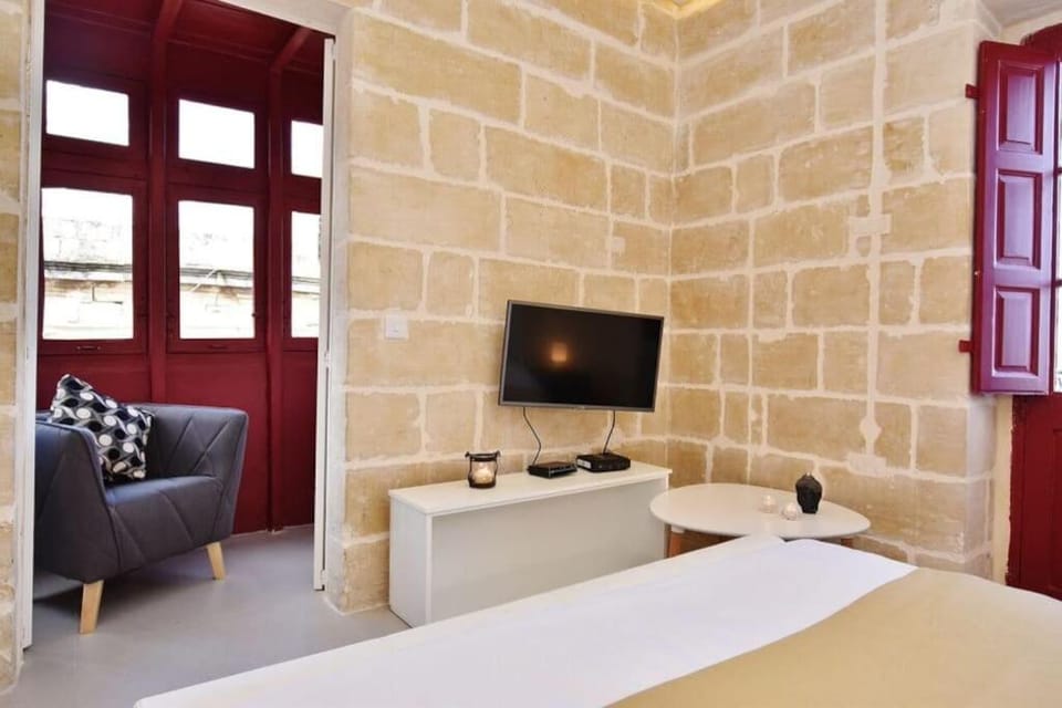 Bed, TV and multimedia
