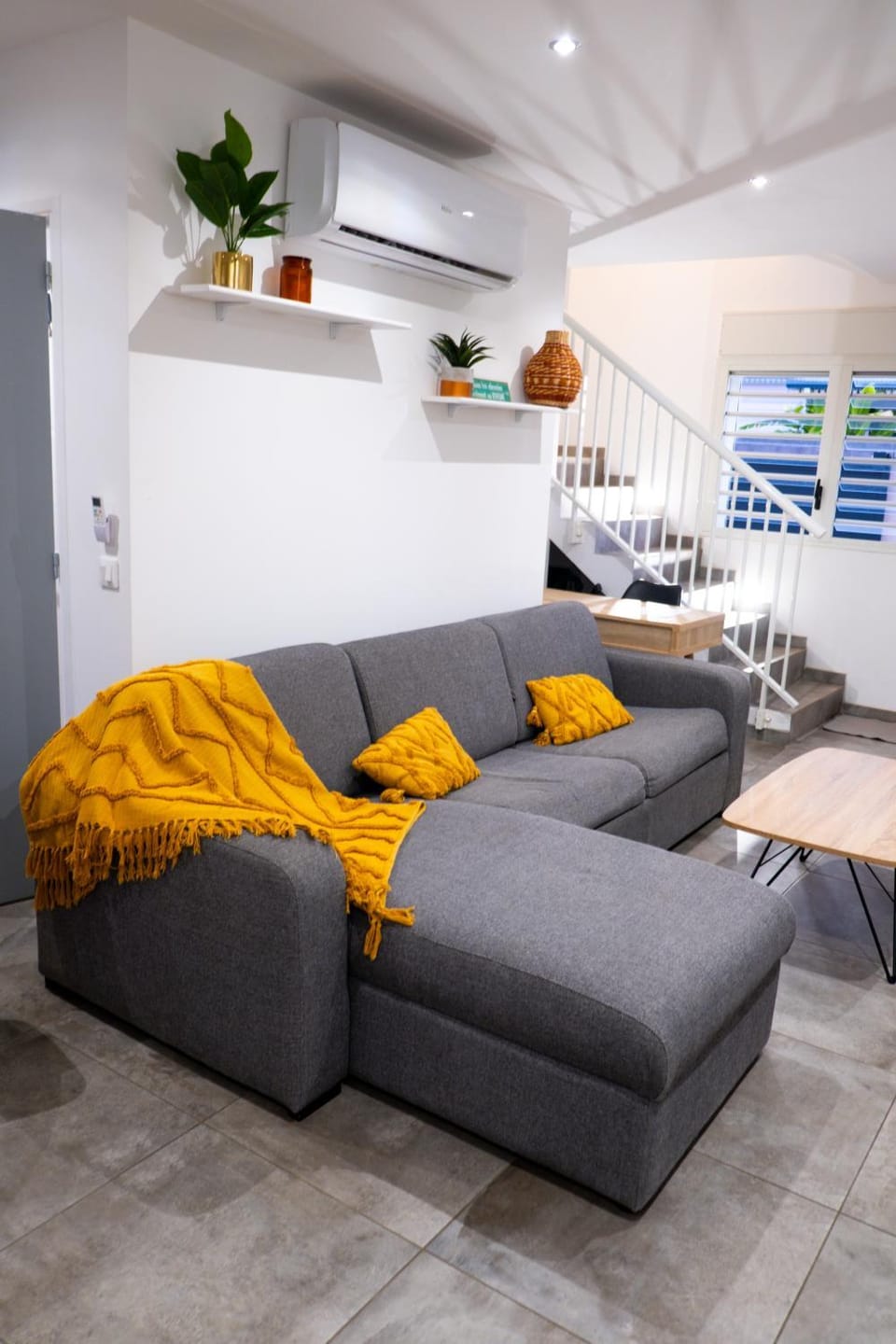 Bed, Living room, children, Family, internet