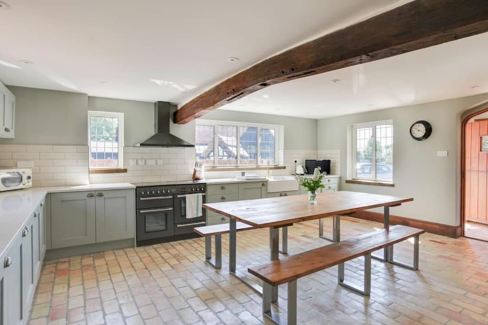 Beautiful thatched Dynes Cottage Finchingfield sleeps 10 House in Uttlesford