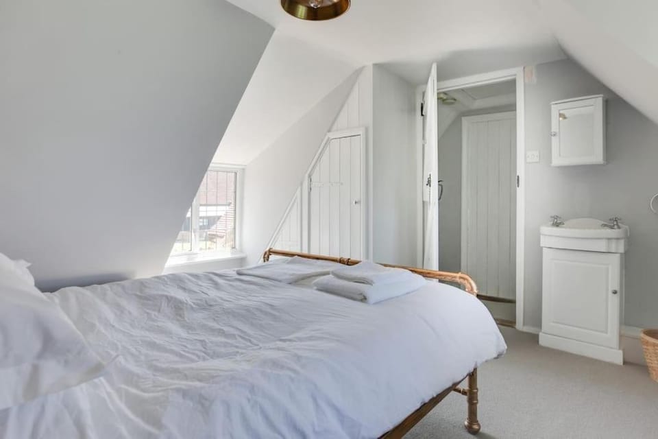 Beautiful thatched Dynes Cottage Finchingfield sleeps 10 House in Uttlesford