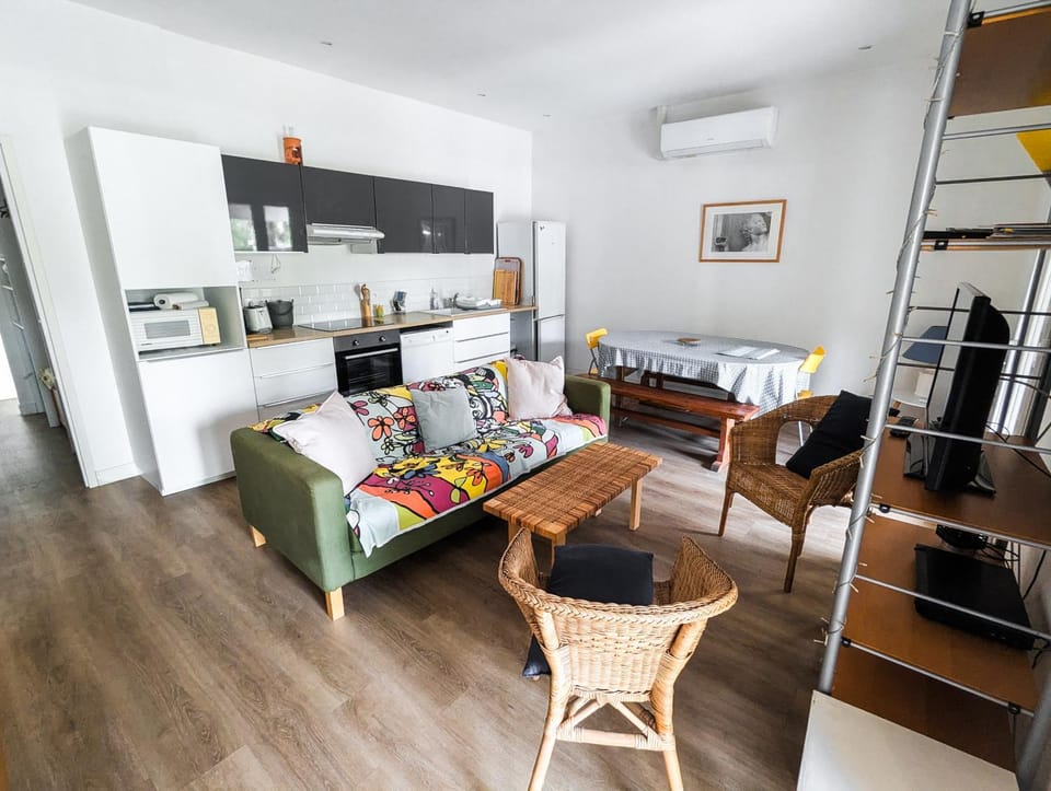 Le Mas de la Palmeraie - Appartement dans propriété privée au calme avec piscine et tennis House in Bormes-les-Mimosas