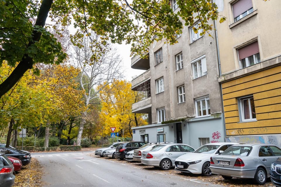 Property building, Neighbourhood