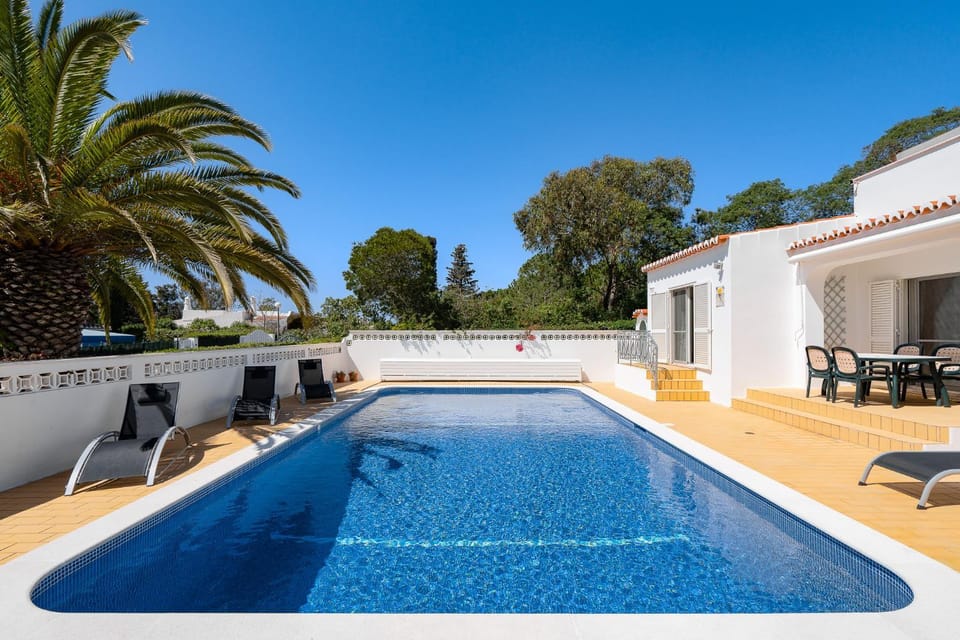 Pool view, Swimming pool, sunbed