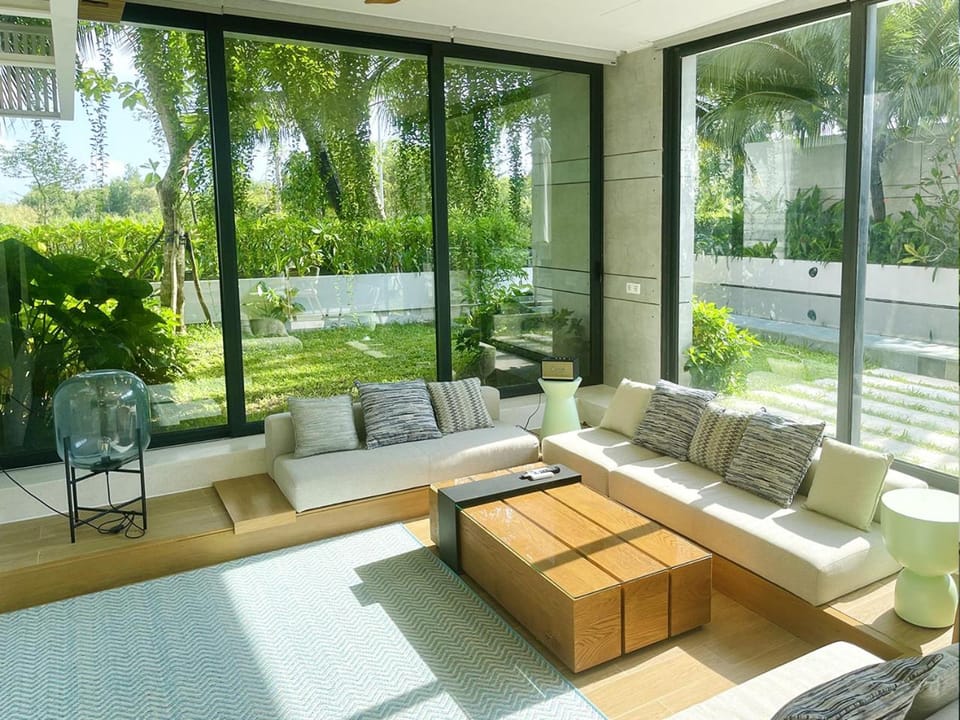 Day, View (from property/room), Living room, Seating area, Garden view