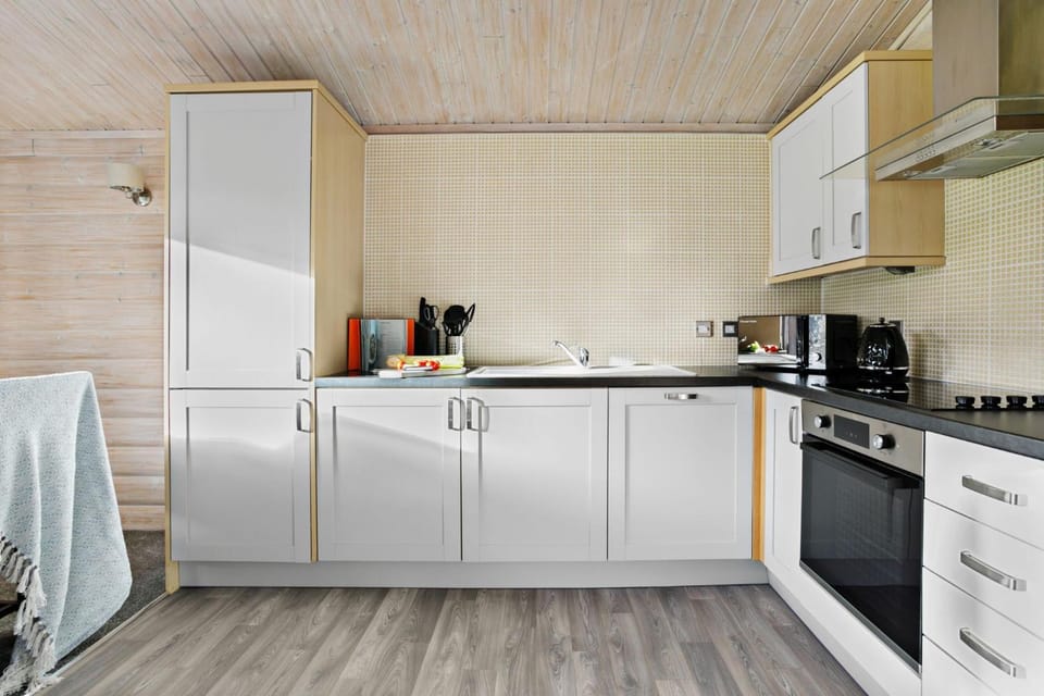 Coffee/tea facilities, Kitchen or kitchenette, dishwasher, microwave, oven, pet friendly, stove, toaster, washing machine