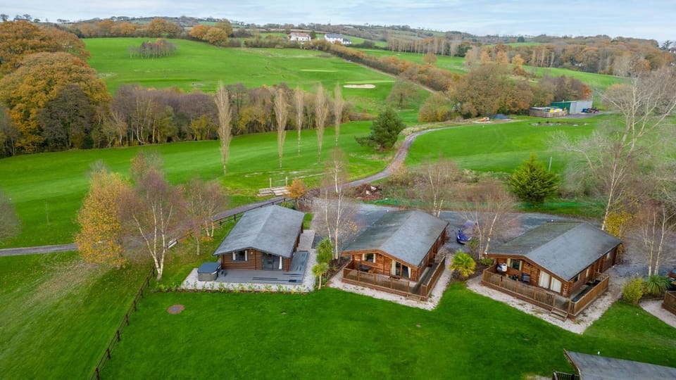 Property building, Day, Natural landscape, Bird's eye view, Golfcourse