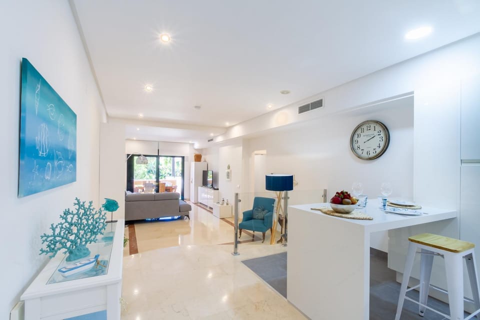 Kitchen or kitchenette, Photo of the whole room, Dining area