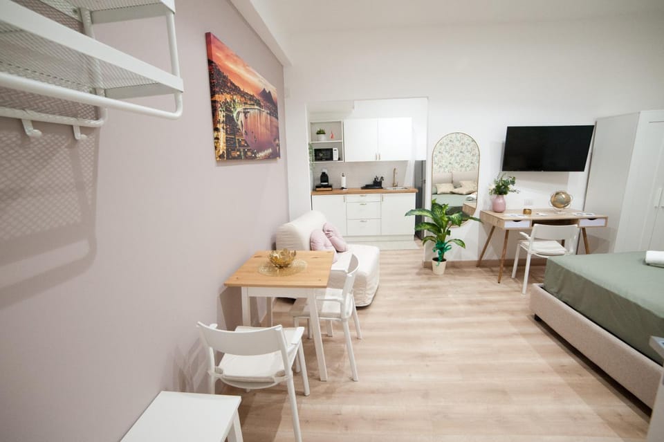 TV and multimedia, Kitchen or kitchenette, Seating area, Dining area, minibar