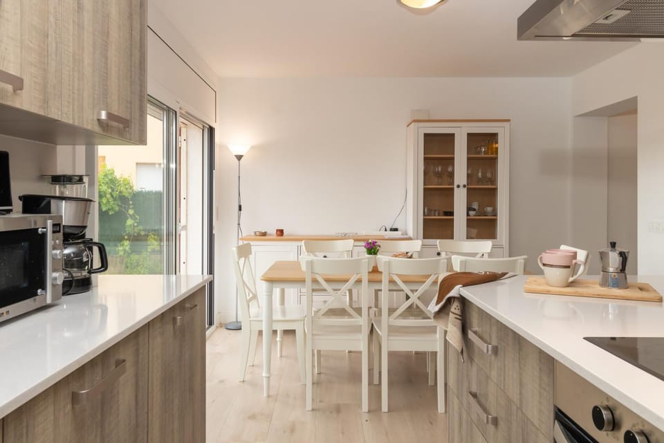 Property building, Kitchen or kitchenette, Living room