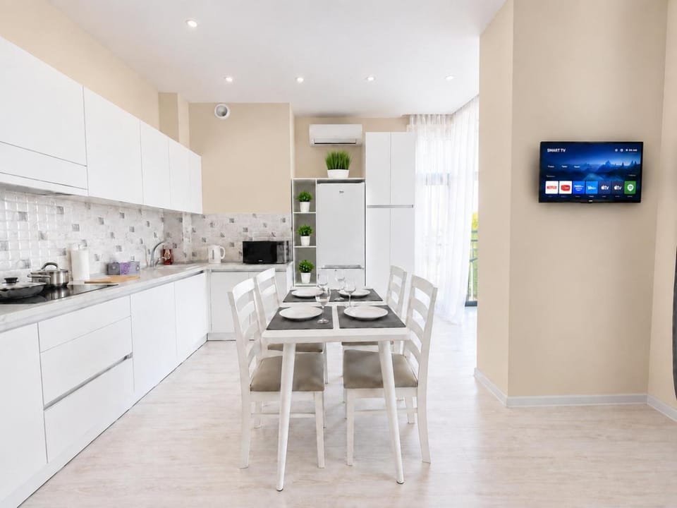 TV and multimedia, Kitchen or kitchenette, Living room