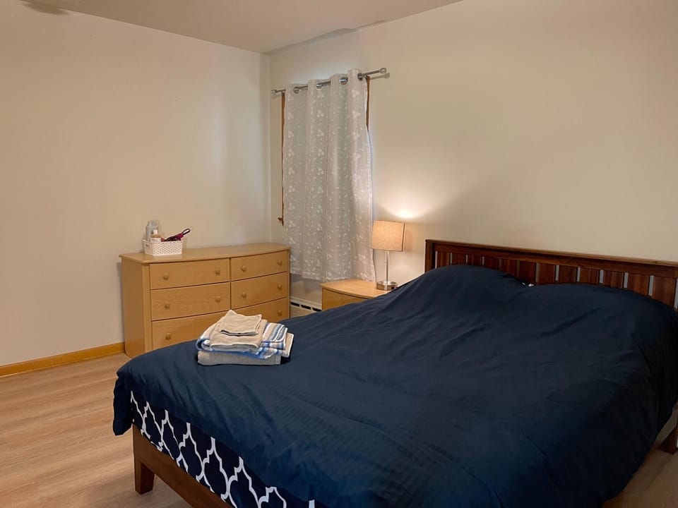 #3 QueenSize Bed bright room near New Brunswick NJ downtown Vacation rental in New Brunswick