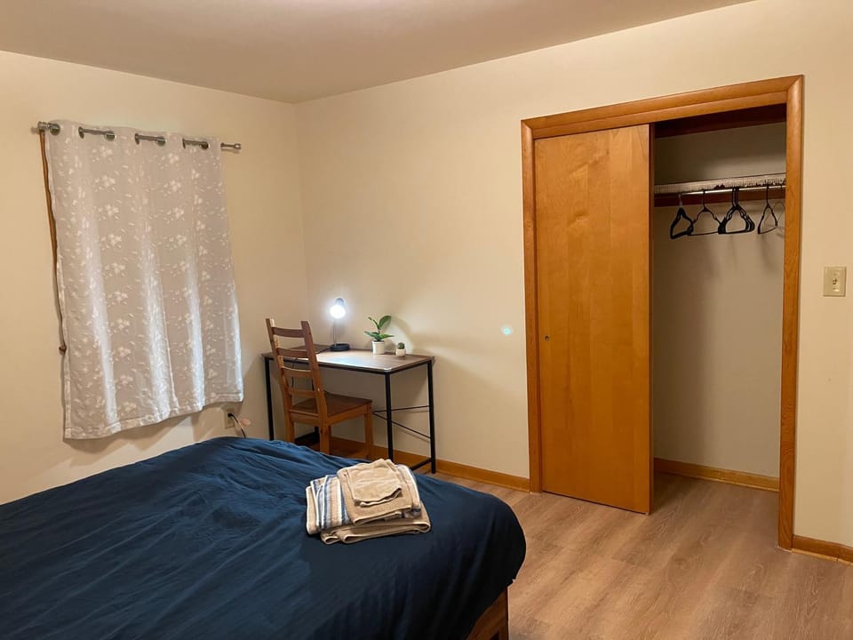 #3 QueenSize Bed bright room near New Brunswick NJ downtown Vacation rental in New Brunswick
