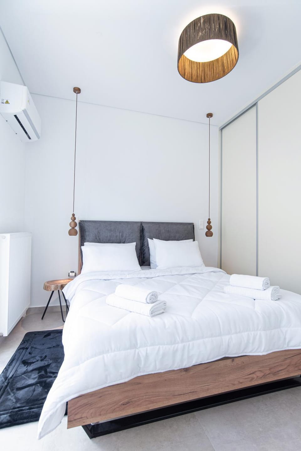 Photo of the whole room, Bedroom, air conditioner