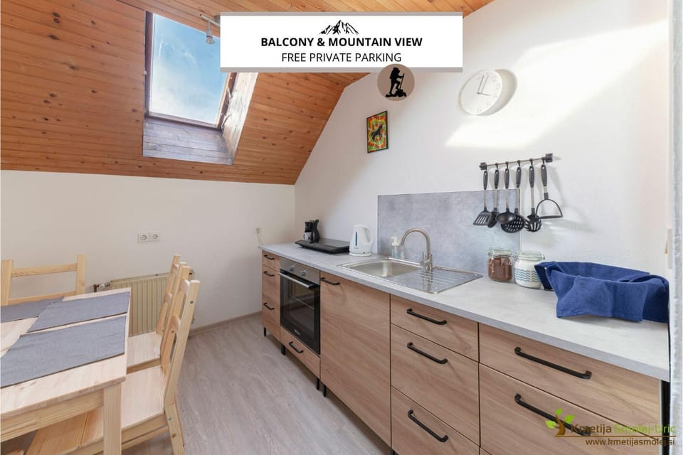 Kitchen or kitchenette, Dining area, pet friendly, stove