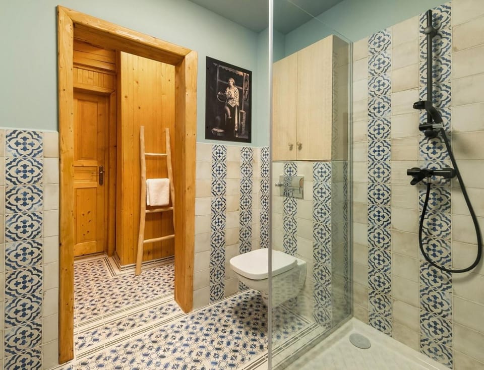 Shower, Toilet, Bathroom, towels