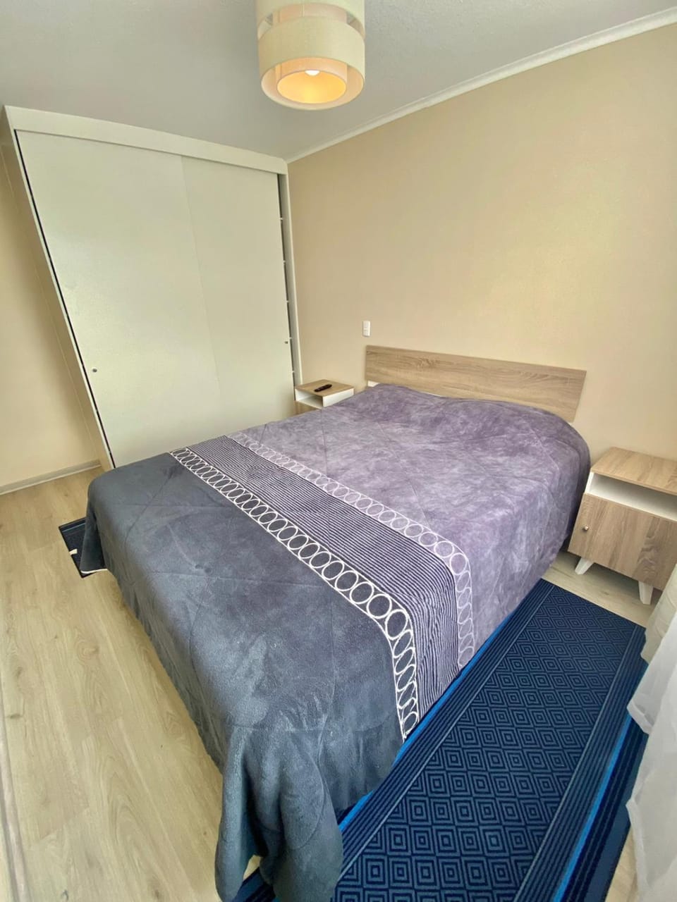 Bed, TV and multimedia, Bedroom