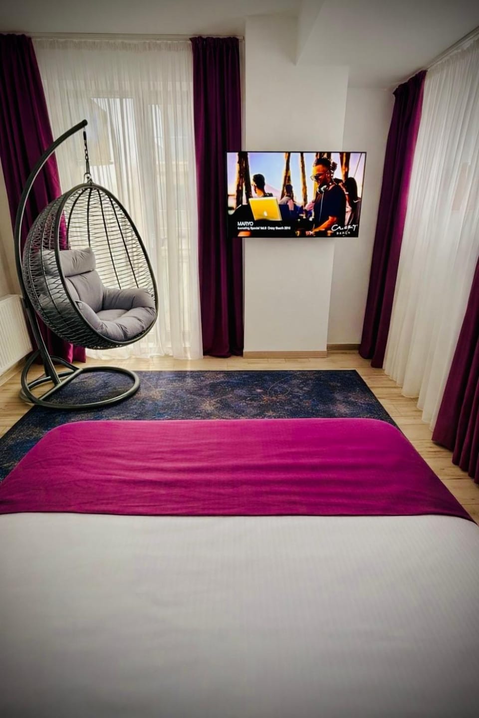 Communal lounge/ TV room, Bed, TV and multimedia, Bedroom