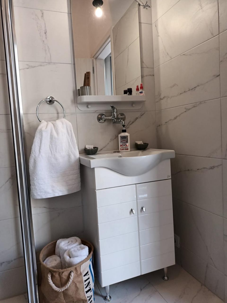 Bathroom, towels