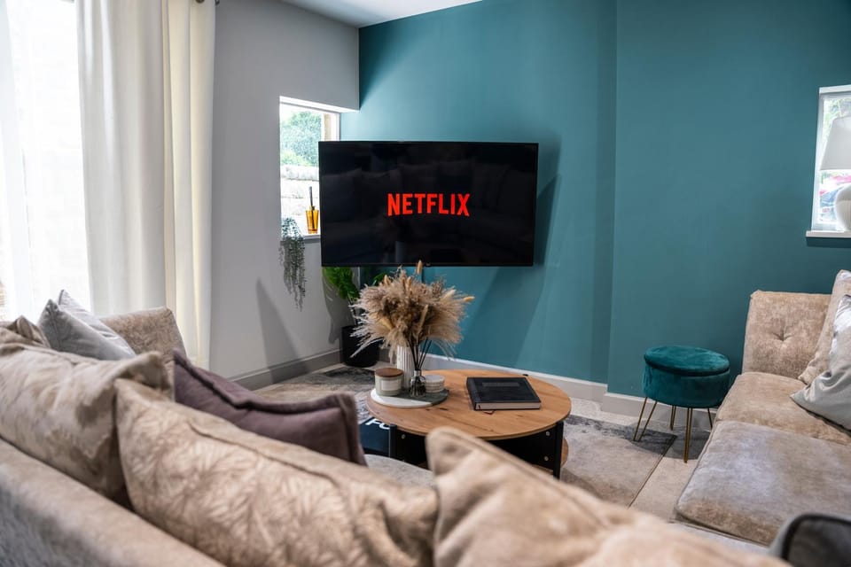 Communal lounge/ TV room, TV and multimedia, Seating area