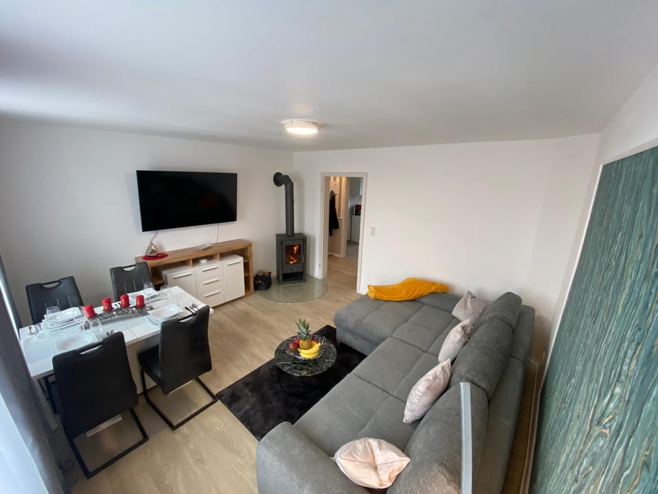 Communal lounge/ TV room, TV and multimedia, Living room, Seating area, Dining area, Evening entertainment