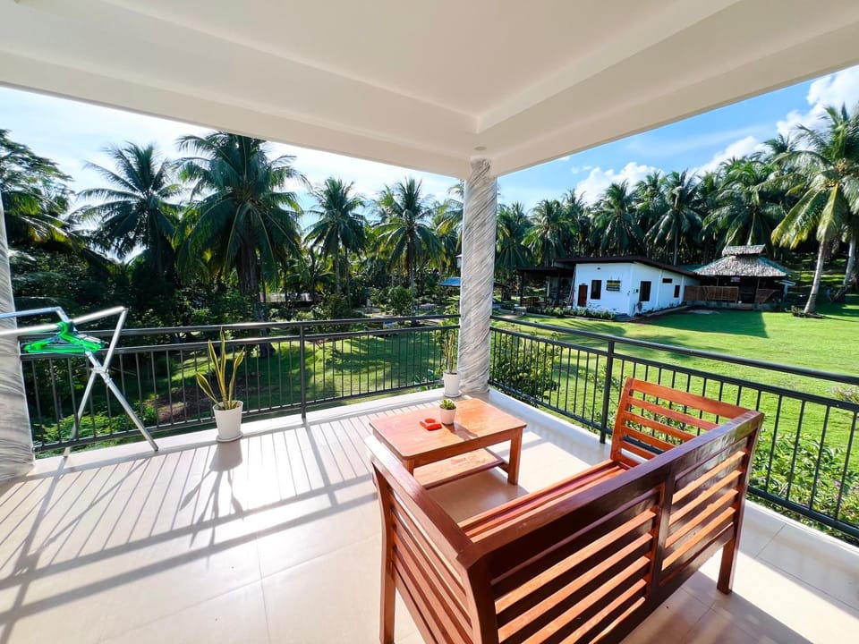 Taylors Plantacion Resort- Grande Second Floor Country House in Northern Mindanao
