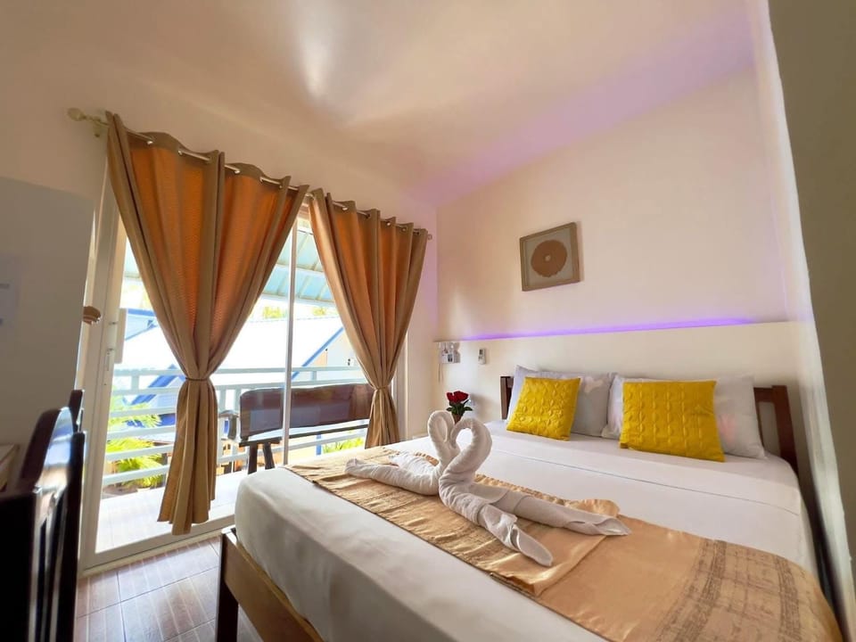 Bed, Balcony/Terrace, Photo of the whole room, Bedroom, towels