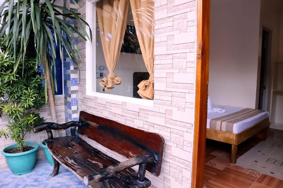 Bed, Photo of the whole room, Seating area, Bedroom, Garden view