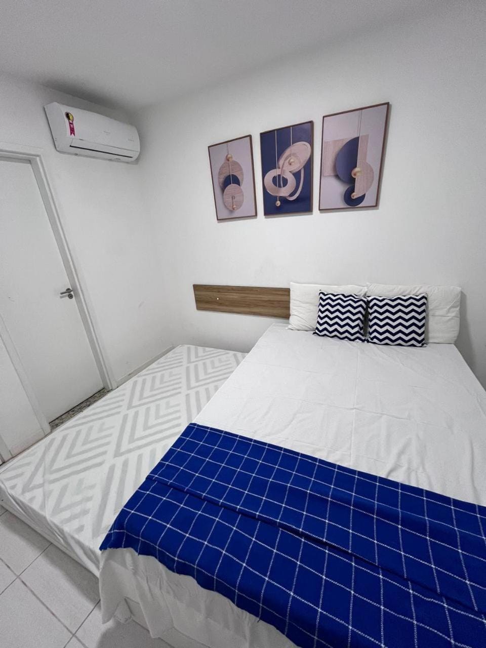 Bed, Photo of the whole room, Bedroom, air conditioner