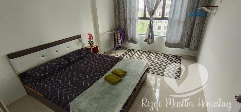 Bedroom, towels