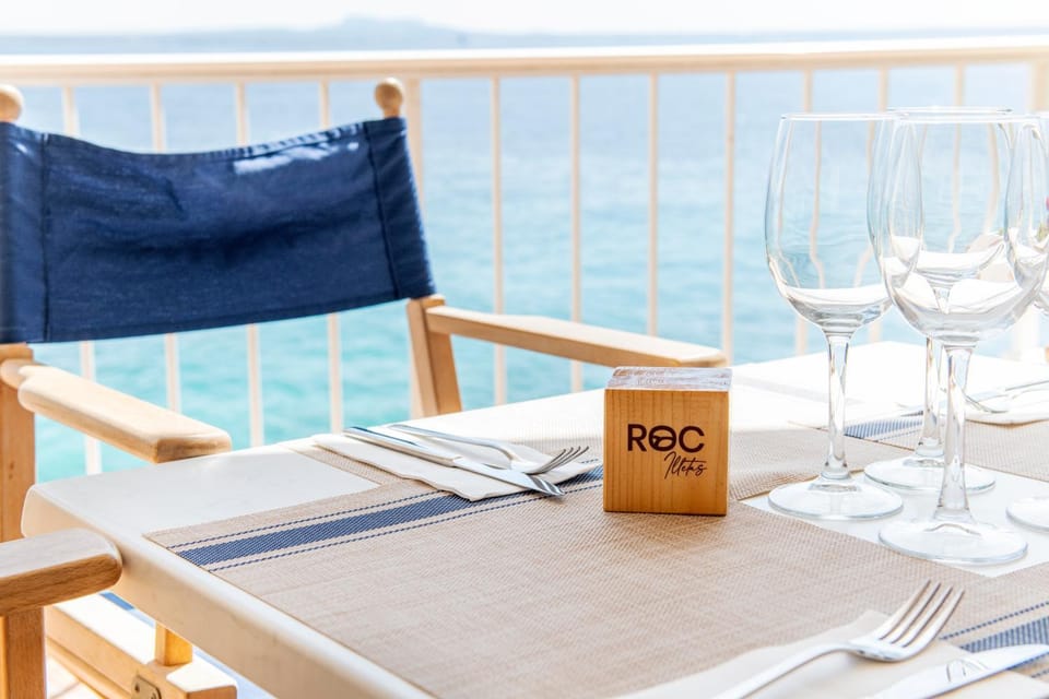 Restaurant/places to eat, Lounge or bar, Sea view