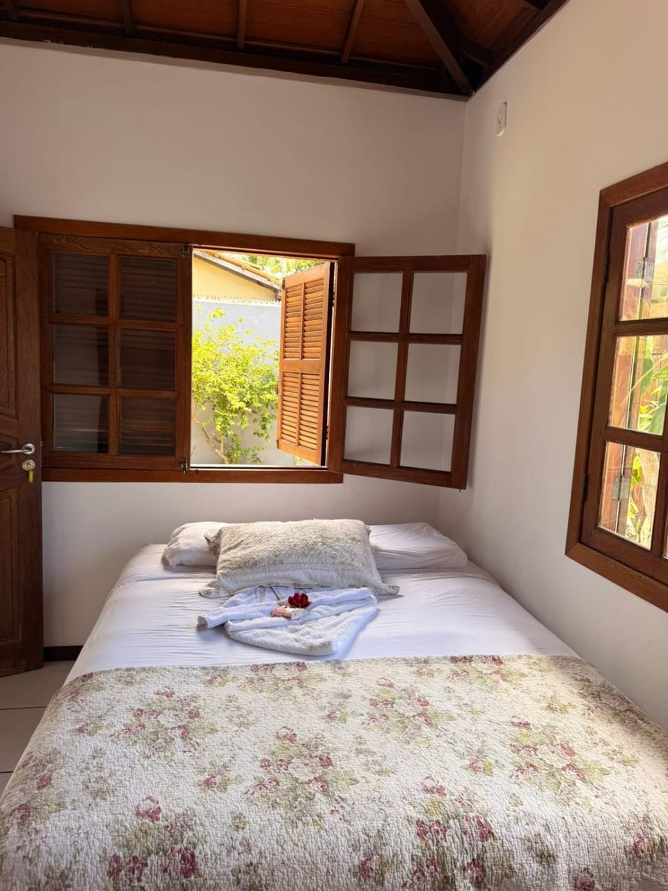 Bed, View (from property/room), Photo of the whole room, Bedroom, Garden view, Garden view