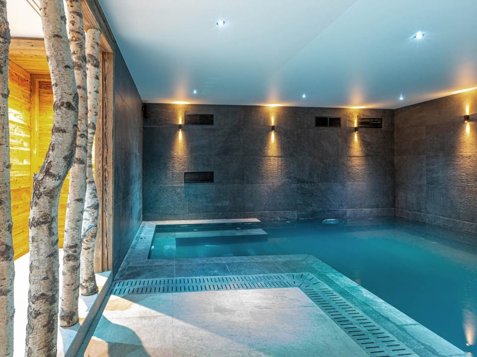Chalet de luxe avec piscine, sauna, hammam, cinéma et salle de jeu - FR-1-694-3 Chalet in Val dIsere