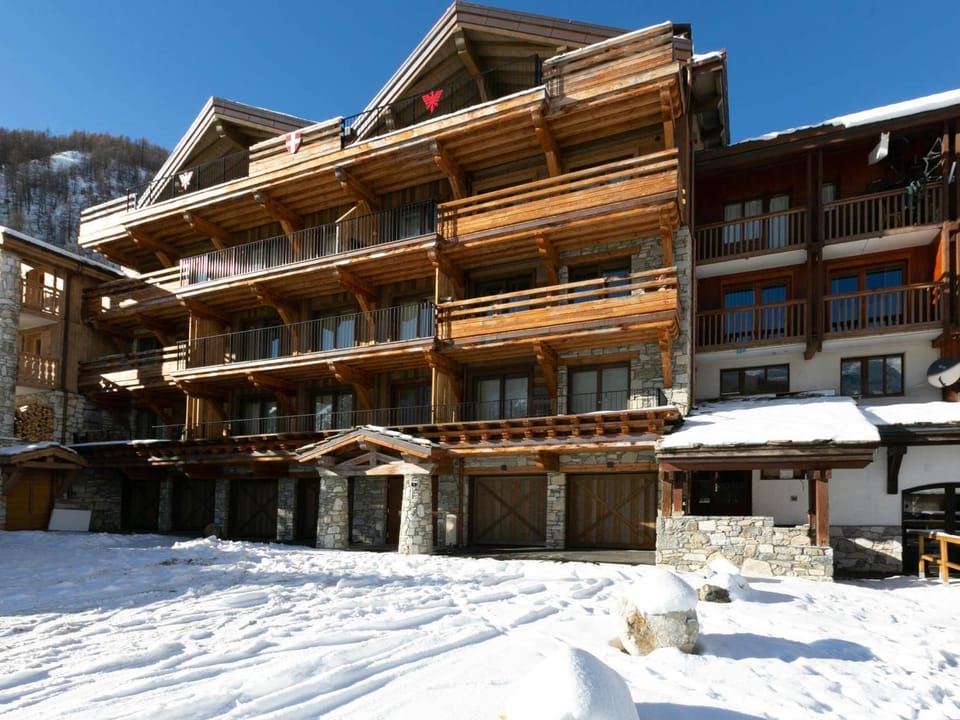 Appartement de luxe avec cheminée, balcon et services inclus, au pied de la forêt de Bellevarde - FR-1-694-12 Apartment in Val dIsere