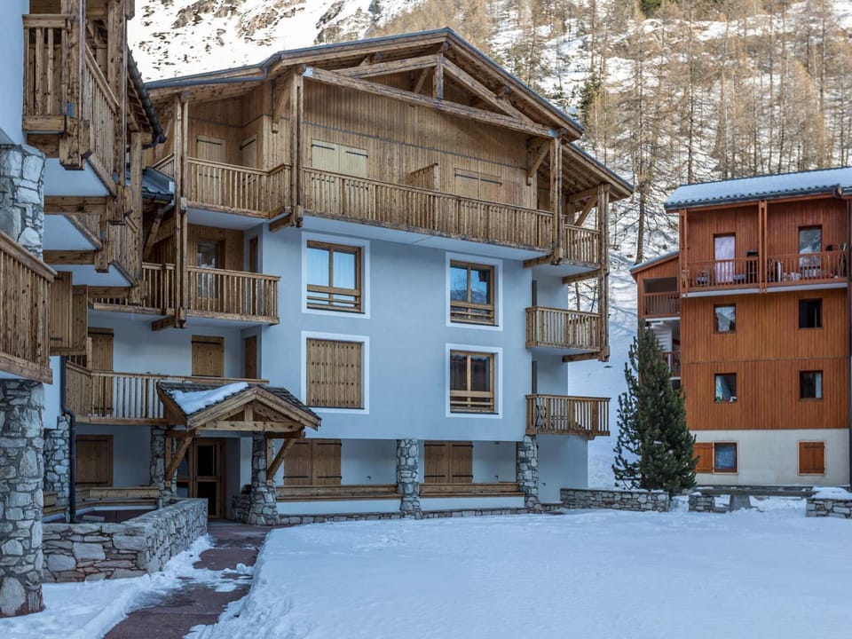 Appartement spacieux avec wifi, parking, balcon Sud à 10 min des commodités Apartment in Val dIsere