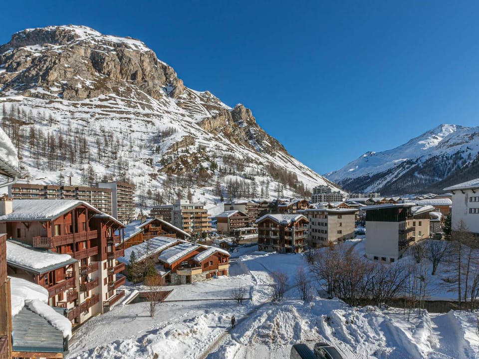 Luxueux appartement 4 pièces avec balcon, wifi, parking et services de conciergerie - FR-1-694-30 Apartment in Val dIsere