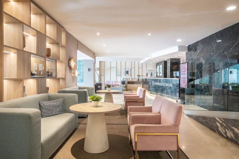 Living room, Lobby or reception