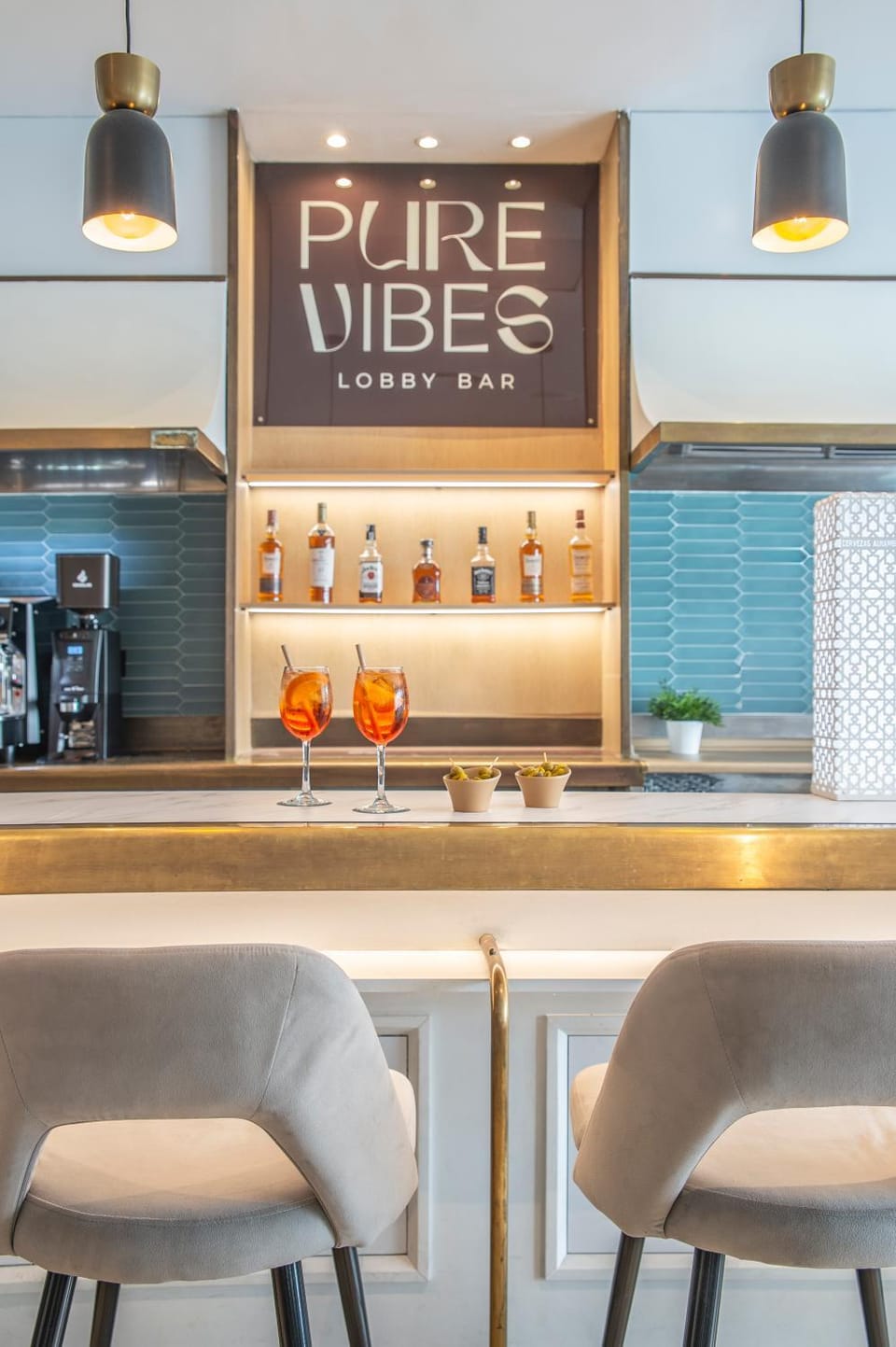 Lounge or bar, Drinks