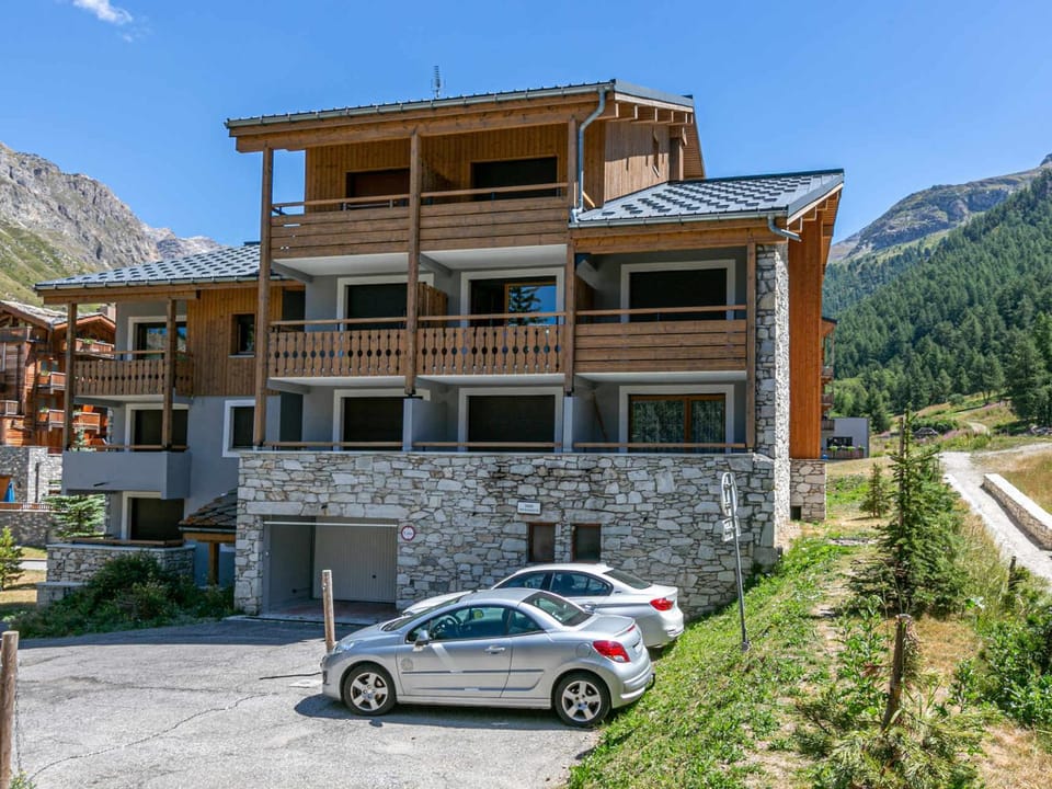 Duplex skis aux pieds avec balcon et wifi à Val-d'Isère - FR-1-694-53 Apartment in Val dIsere