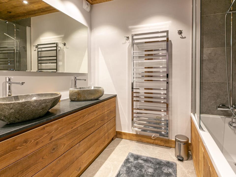 Luxueux 4 pièces avec balcon, cheminée et services conciergerie à Val-d'Isère - FR-1-694-65 Apartment in Val dIsere