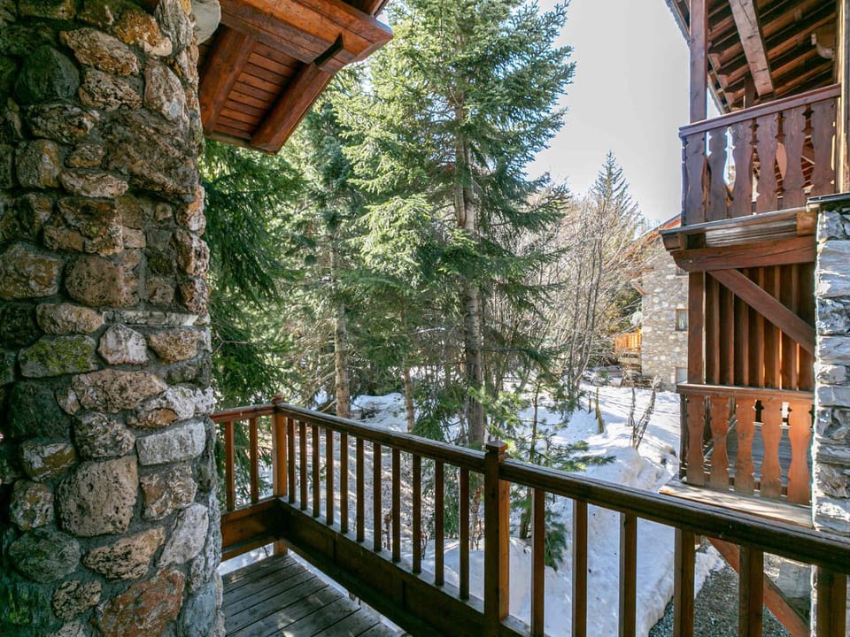Charmant Appartement Montagnard au Coeur du Vieux Village, aux Pieds des Pistes de Val-d'Isère - FR-1-694-77 Apartment in Val dIsere