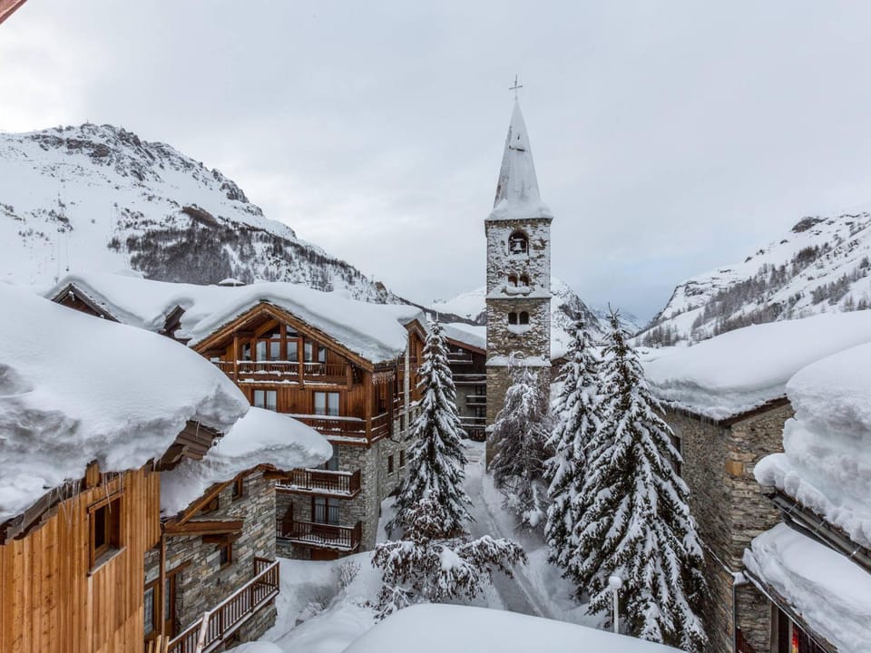 Duplex montagnard rustique avec cheminée, au vieux village de Val-d'Isère, au pied des pistes - FR-1-694-71 Apartment in Val dIsere