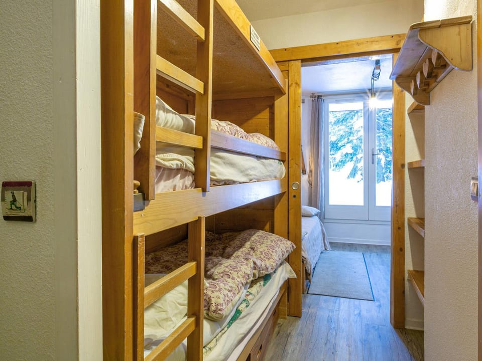 Studio cosy skis aux pieds, terrasse, proche village, animaux admis - FR-1-694-93 Apartment in Val dIsere
