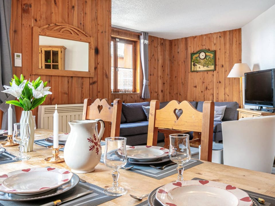 Appartement de style montagnard dans chalet rustique, au cœur du vieux village et aux pieds des pistes - FR-1-694-73 Apartment in Val dIsere