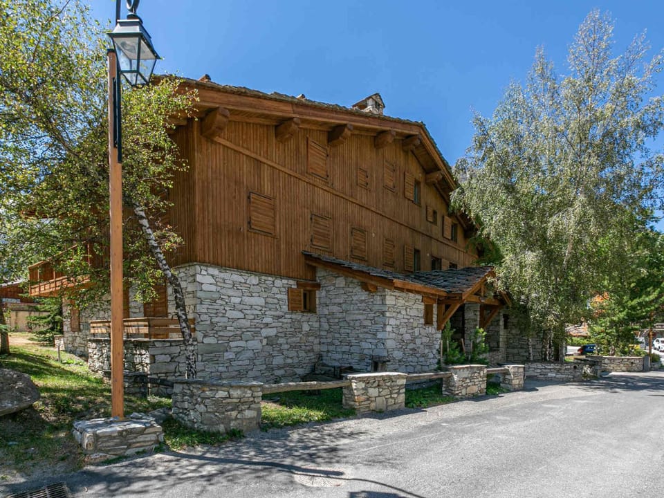 Élégant 4 pièces avec terrasse plein Sud, cheminée, parking couvert, au centre proche pistes et commodités - FR-1-694-91 Apartment in Val dIsere