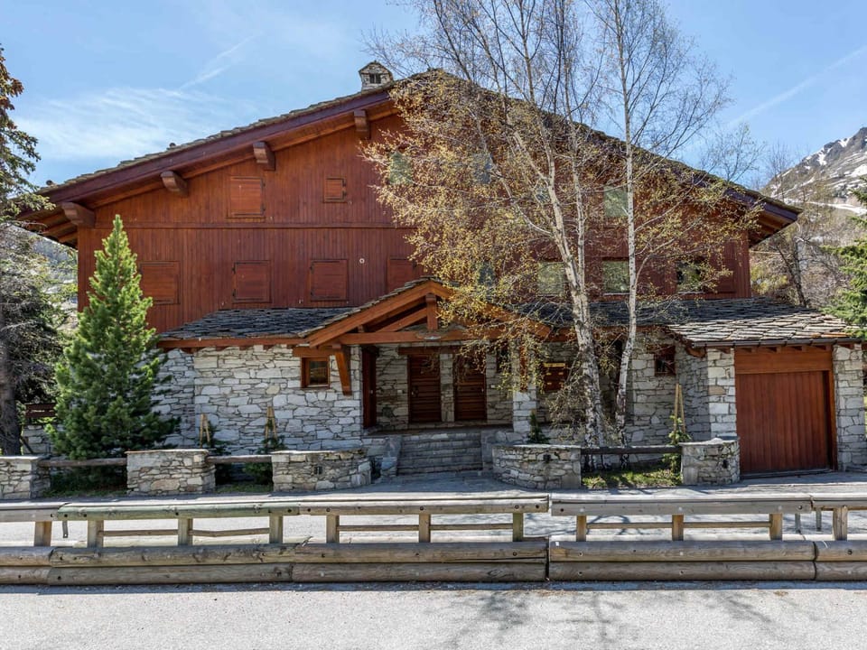 Élégant 4 pièces avec terrasse plein Sud, cheminée, parking couvert, au centre proche pistes et commodités - FR-1-694-91 Apartment in Val dIsere