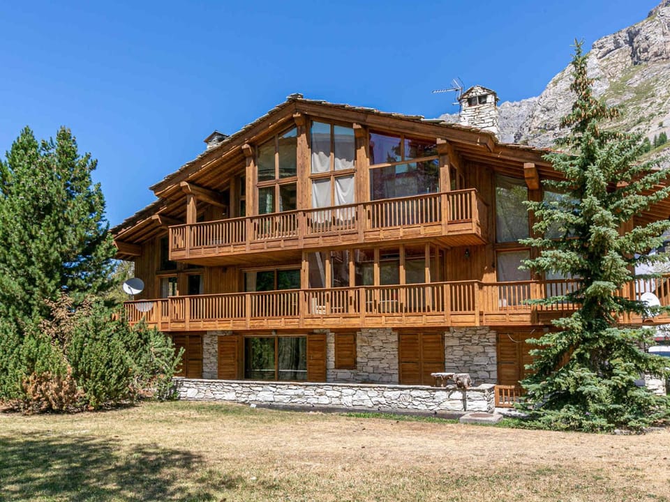 Élégant 4 pièces avec terrasse plein Sud, cheminée, parking couvert, au centre proche pistes et commodités - FR-1-694-91 Apartment in Val dIsere