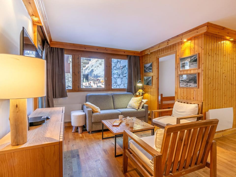 Appartement élégant avec wifi, au centre, pied des pistes, parking couvert, balcon sud/est, 6 pers. Apartment in Val dIsere