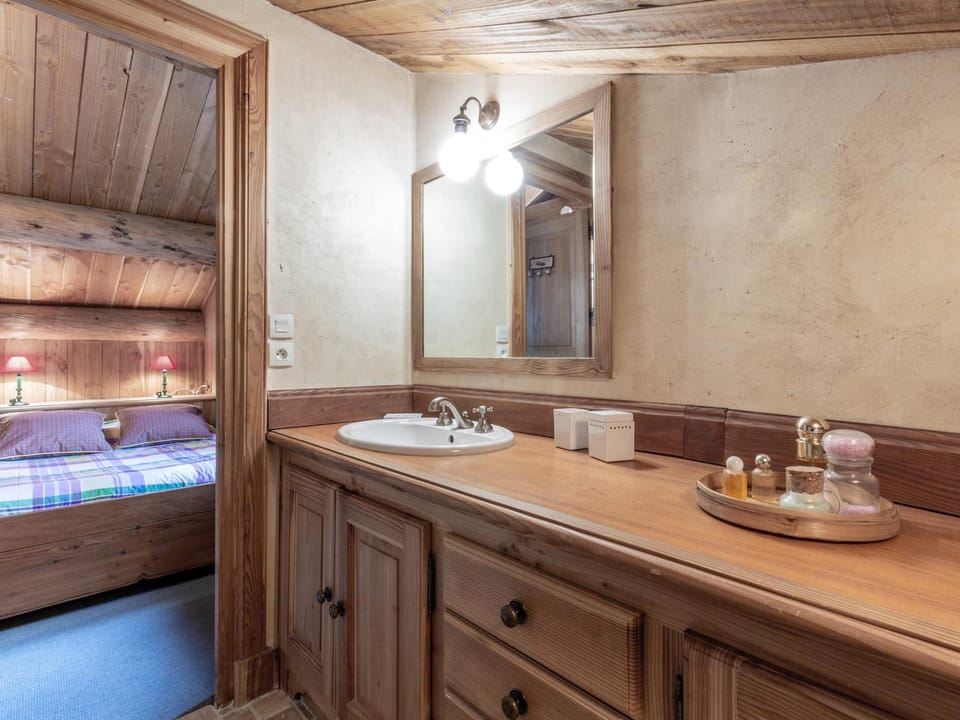 Charmant Duplex Montagnard, 4 Pièces + Alcôve, Proche des Pistes à Val-d'Isère - FR-1-694-97 Apartment in Val dIsere