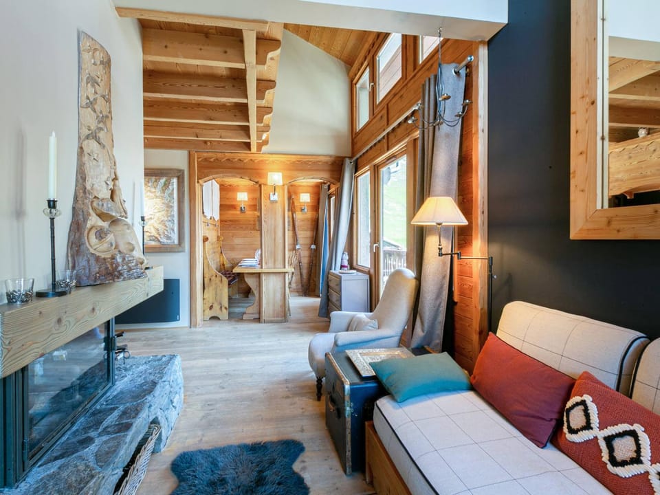 Appartement élégant avec cheminée et balcon, aux pieds des pistes et au cœur de Val-d'Isère - FR-1-694-138 Apartment in Val dIsere