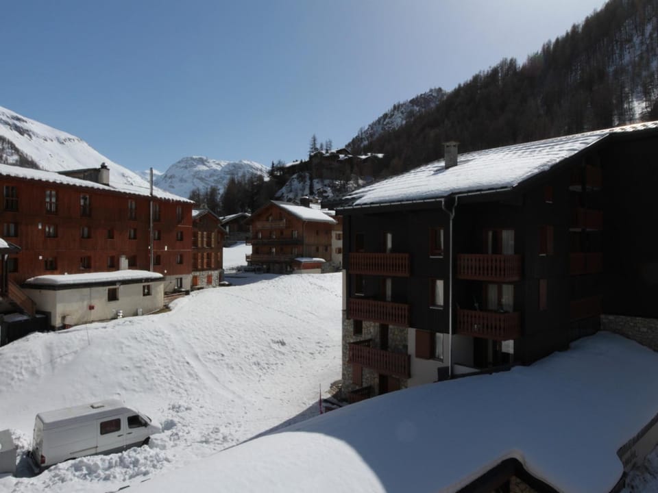 Charmant Duplex à Val-d'Isère avec Wifi, Parking et Balcon Exposé Sud - FR-1-694-148 Apartment in Val dIsere